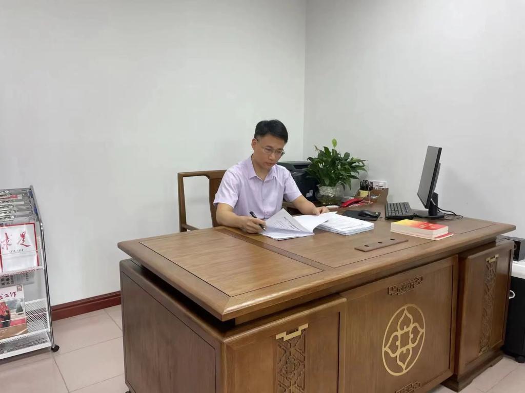 开云「中国」官方网站 | KAIYUN校友许云获评第六届  广东省“人民满意的公务员”称号